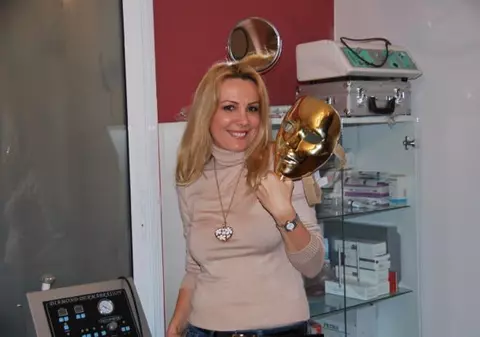 Foto | Dana Săvuică a devenit doamna cu masca de fier, la "D-Paparazzi"