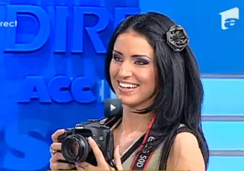 Adelina Pestriţu vrea să devină fotograf profesionist. Primul ei model: Marilena Chelaru