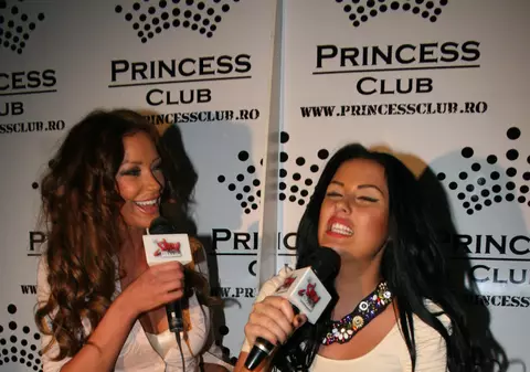 Foto & Video | Bianca Drăguşanu i-a făcut ”botezul” Danielei Crudu ca nouă asistentă a lui Capatos 