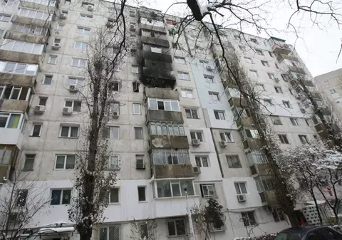 Ziua şi explozia în blocurile cutie de chibrit: La Turda, doi oameni au fost răniţi şi 16 locuinţe avariate