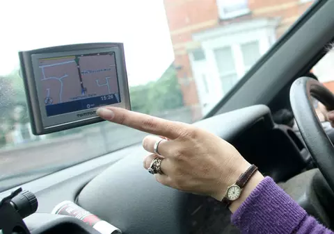 A intrat cu maşina într-o biserică pentru că GPS-ul i-a spus aşa