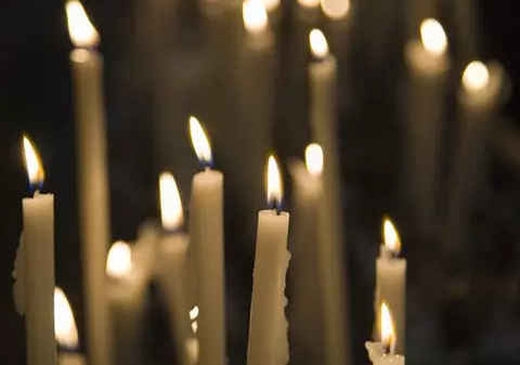 Instituţiile de stat au cumpărat în 2010 laxative, şosete şi lumânări 
