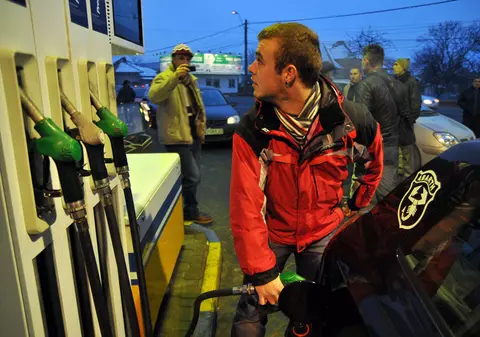 ANAF a stabilit: Preţul carburanţilor creşte nejustificat | Boc: "Solicit declanşarea inspecţiilor fiscale generale"