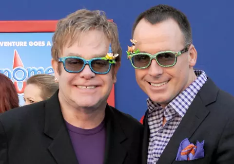 Elton John şi David Furnish şi-au amestecat sperma ca să nu ştie cine este tatăl copilului