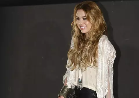 Miley Cyrus a fost aleasă de adolescenţi ca fiind cea mai nefastă vedetă