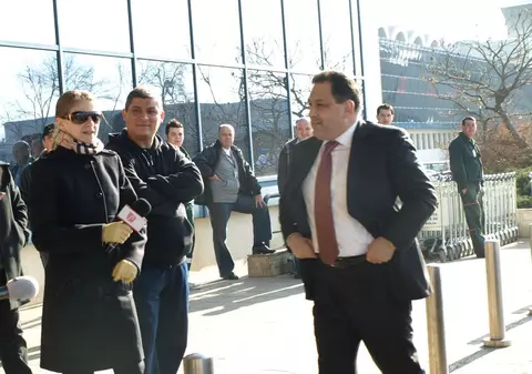 Vanghelie, solicitat să vorbească în engleză: "E ziua aşa frumoasă şi voi vreţi să stricaţi ştirile" 
