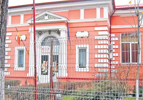O mamă susţine că fetiţa ei a fost maltratată la grădiniţă: «I-a lipit scotch pe gură»