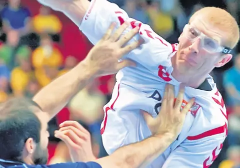 Polonezul Karol Bieleck, care a rămas fără un ochi anul trecut, evoluează la Mondialul de handbal