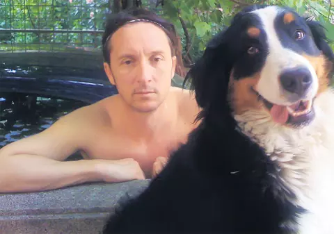 Stelistul Meme Stoica s-a dat cu câinii!