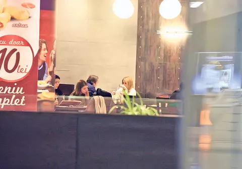 Gabi Popescu şi iubita lui, Crina Abrudan, au mâncat la preţ de criză