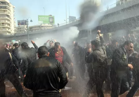 Preşedintele Egiptului s-a speriat? Opoziţia a anunţat ieri: ”Şi-a luat miliardele şi a fugit”