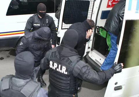 Percheziţii în Ialomiţa şi Constanţa la persoane bănuite că au falsificat reţete medicale