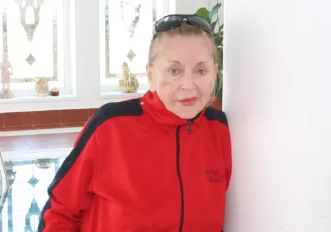 Zina Dumitrescu - "Nu vreau să mor. Pregătesc o nouă colecţie"