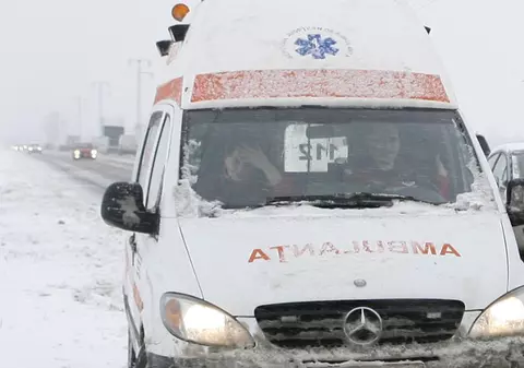 O femeie oarbă şi fiul ei au murit de frig în casă, în Buzău