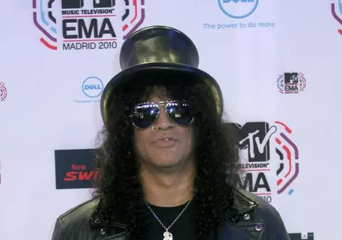 Slash: "Am putea discuta despre o reunire Guns N' Roses doar dacă Axl Rose şi-ar cere scuze"