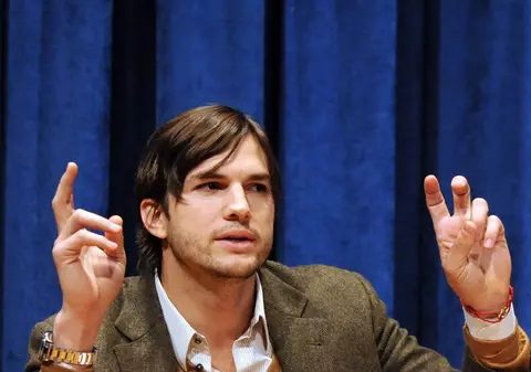 Ashton Kutcher îşi vinde casa, iar banii încasaţi se duc către nevoiaşi