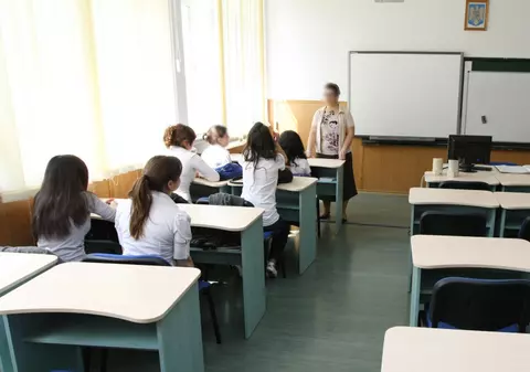 Un elev de clasa a V-a din Arad s-a aruncat de la geam