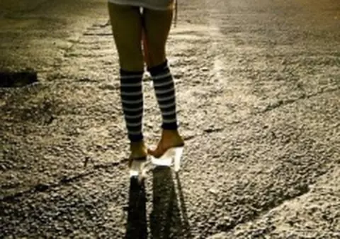 Virginitatea minorelor românce, scoasă la licitaţie, în Italia
