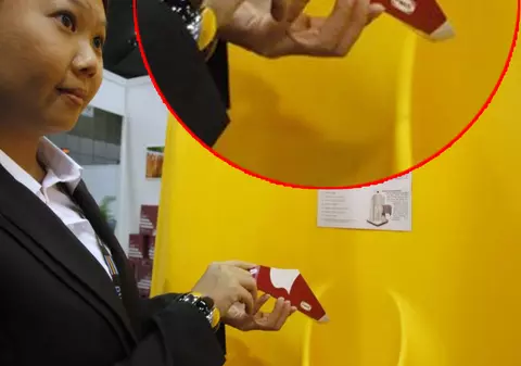 Dispozitivul care le permite femeilor să urineze din picioare costă 11 dolari