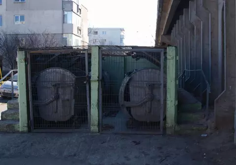Bebeluş în putrefacţie, găsit la ghenă