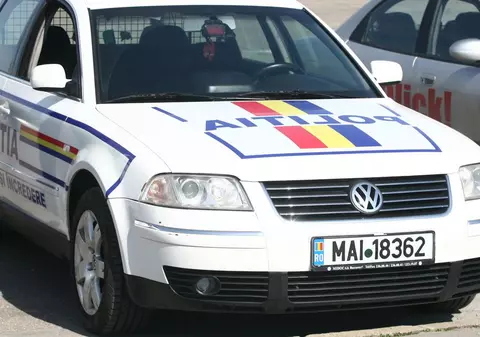 Un fost primar hunedorean, reţinut după ce a condus fără permis şi a accidentat două tinere 