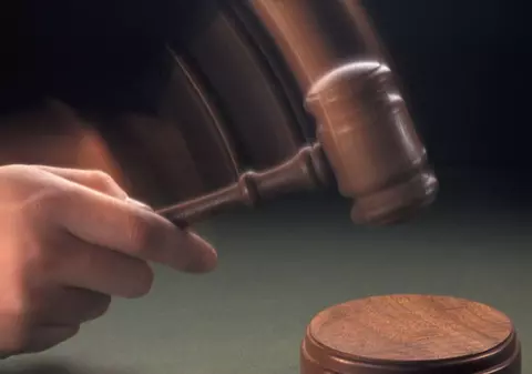 Primarul şi viceprimarul Hunedoarei, trimişi în judecată de DNA