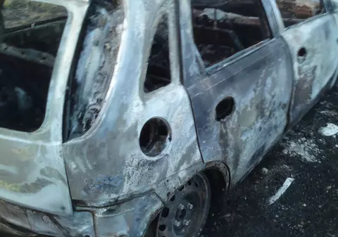 13 maşini ale unor români, incendiate în Milano