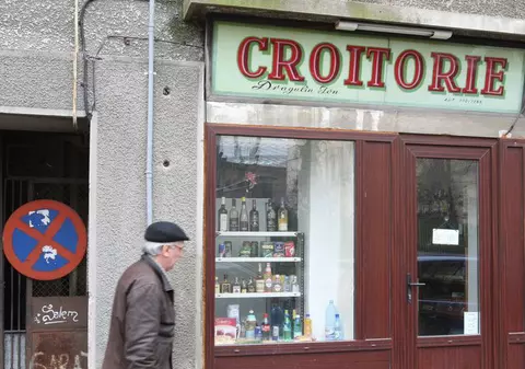 Fotografia zilei | Magazin de croitorie devenit peste noapte...băcănie