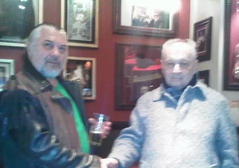 Cel mai bătrân fan Phoenix are 76 de ani. Iată-l în club!