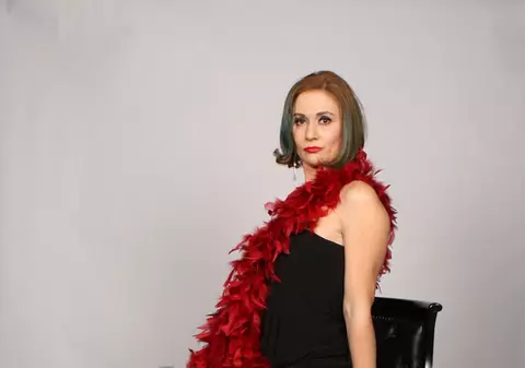 Cinci femei îşi expun vieţile în faţa camerei de filmat