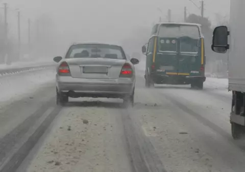 Se circulă cu dificultate pe autostrăzi