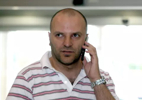 Jobul îl ţine pe Dan Capatos departe de băieţelul său