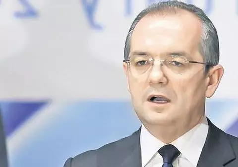Emil Boc: ”Va fi o scădere treptată a contribuţiilor la asigurările sociale”