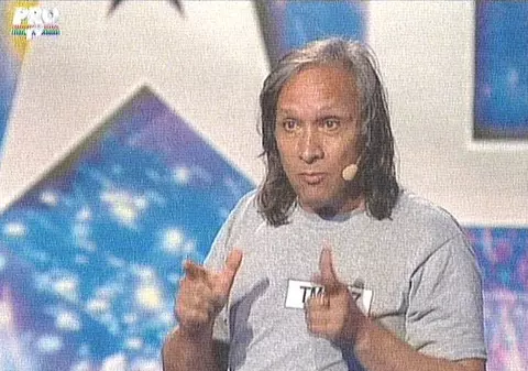 A bătut cuie cu palma şi merge mai departe la "Românii au talent"