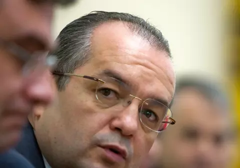 Emil Boc promite să-l demită pe Blejnar dacă începe urmărirea penală împotriva sa