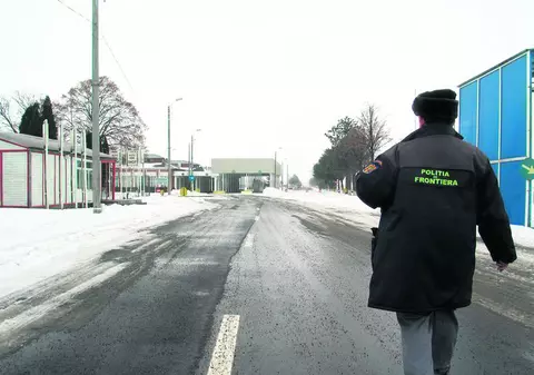 Un tânăr din Afganistan, găsit în șoc hipotermic la granița României cu Ucraina  după ce a trecut ilegal frontiera