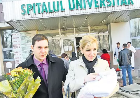 Exclusiv | Naşii au ajutat-o pe fetiţa de 12 ani care a născut: «Suntem fericiţi să ne ţinem finuţa în braţe»