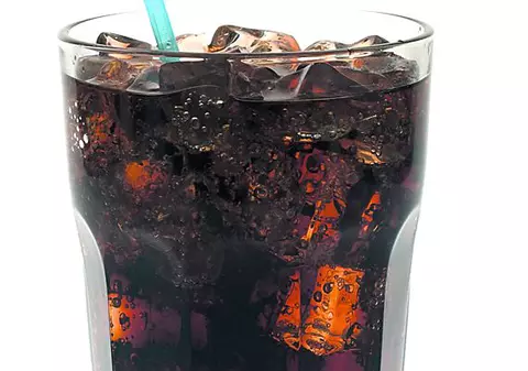 Brânza şi cola în exces ne pot ucide