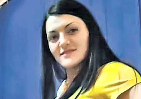 Burtica logodnicei lui Eric, gravidă în luna a cincea, prinde contur