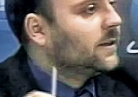 Urmărit general de 10 ani, vedetă la TV