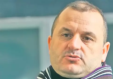 Deşi Universitatea Craiova este în pragul colapsului financiar, Adrian Mititelu are limuzină de 75.000 de euro