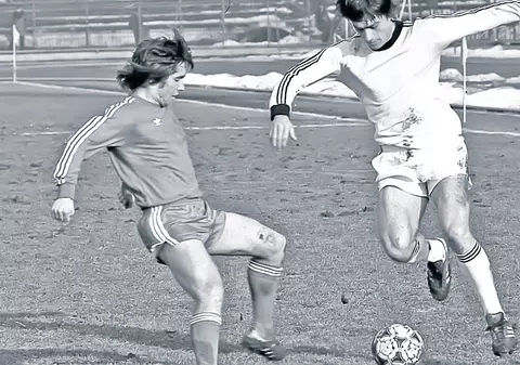 În prima partidă dintre Sportul şi Dinamo, disputată în 1972, "câinii" au luat bătaie de la studenţi