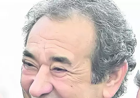 Giovani Becali îl încurajează pe Nicolae Badea, şeful lui Dinamo, care, joi seară, la 63 de ani, a devenit tată pentru a patra oară: «Nicule, mai fă doi!»