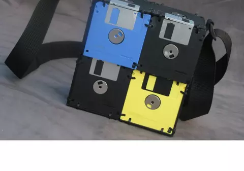 Personalizează-ţi ţinuta cu un accesoriu trăsnit!