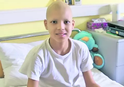 Răzvan Rădulescu, băiatul de 15 ani cu cancer la unul din membrele inferioare, a trecut cu succes de intervenţia care i-a salvat viaţa