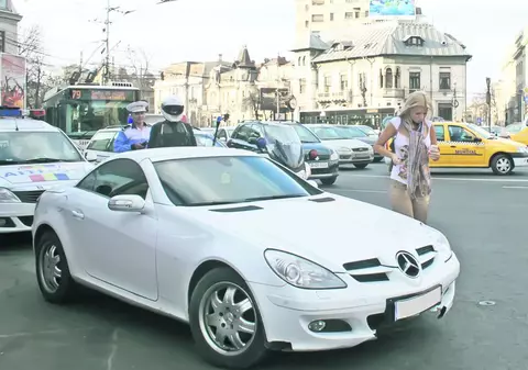 Simona-Sensual are dosar penal după ce a fost prinsă conducând fără permis