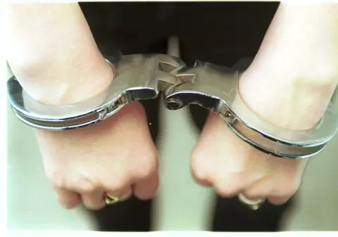 Muncitori români, acuzaţi că au bătut şi au jefuit un turist britanic în Israel