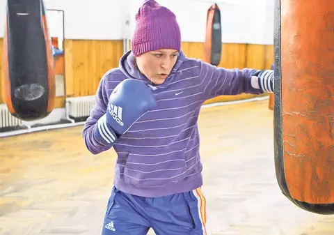 Prima campioană mondială din istoria boxului feminin românesc a revenit în ring