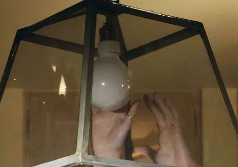 Iată programul casieriilor unde puteţi plăti energia electrică în perioada sărbătorilor pascale!