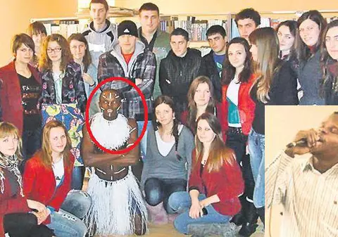 Un cântăreţ congolez de 29 de ani cere azil politic în România